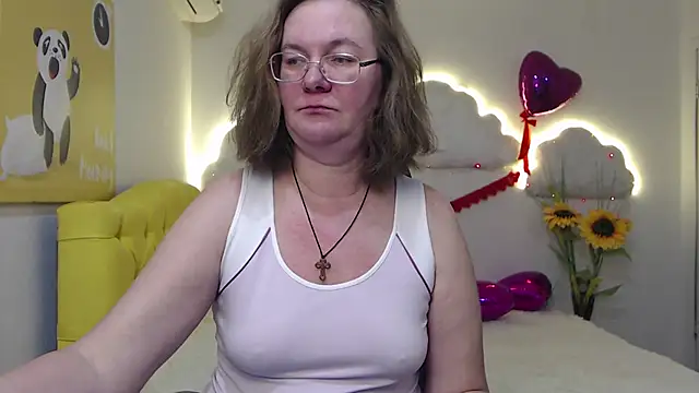 Snapshot of HolyMilfa chatting on 02/21/25, 11:01 HolyMilfa online show from 02/21/25, 11:01