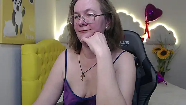 Snapshot of HolyMilfa chatting on 03/09/25, 04:11 HolyMilfa online show from 03/09/25, 04:11