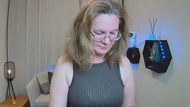 HolyMilfa online show from 05/06/26, 06:30