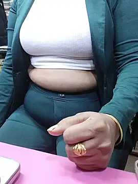 Snapshot of QueenHaryana chatting on 11/19/25, 07:52 QueenHaryana online show from 11/19/25, 07:52