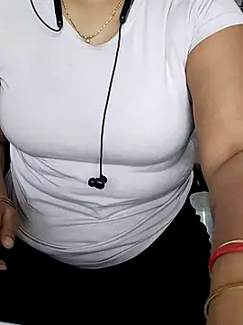 Snapshot of QueenHaryana chatting on 04/04/26, 09:40 QueenHaryana online show from 04/04/26, 09:40