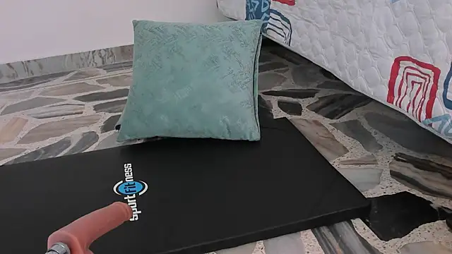 Snapshot of Maia_W10 chatting on 01/31/25, 03:33 Maia W10 online show from 01/31/25, 03:33