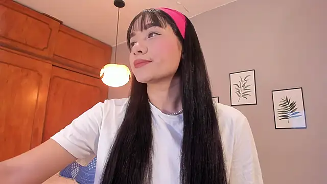 Maia W10 online show from 11/12/25, 12:16