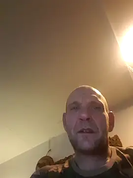 Snapshot of mikeythebestsucker chatting on 11/26/25, 01:06 mikeythebestsucker online show from 11/26/25, 01:06