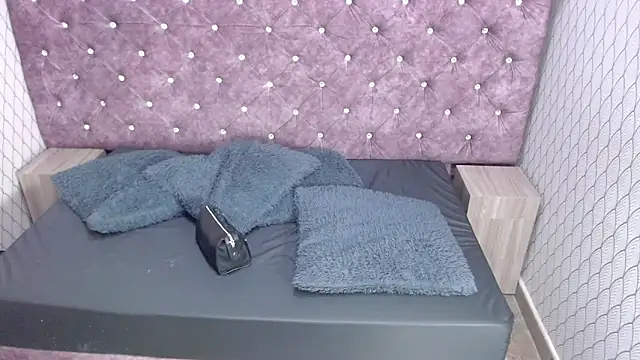 Snapshot of VALENTINA3x chatting on 12/21/25, 04:30 VALENTINA3x online show from 12/21/25, 04:30