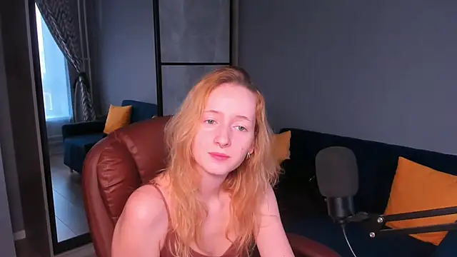 Snapshot of OddlyFamiliar chatting on 12/20/24, 11:21 OddlyFamiliar online show from 12/20/24, 11:21