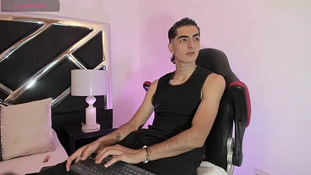 Snapshot of DimitryHank chatting on 01/17/25, 06:33 DimitryHank online show from 01/17/25, 06:33