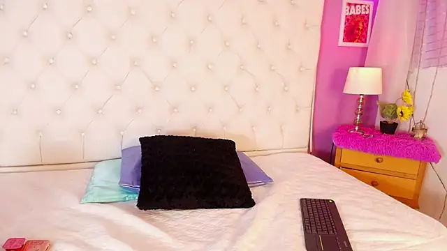 Trixiroy online show from 02/08/25, 07:38