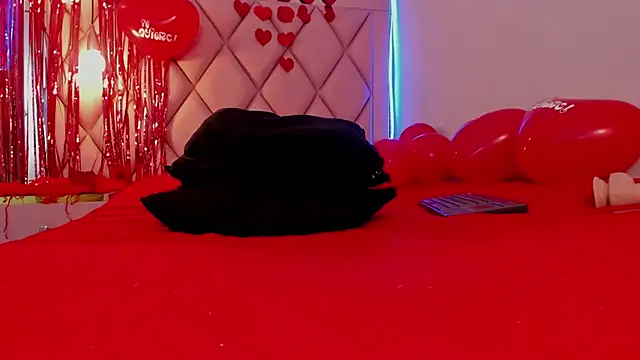 Snapshot of megan_100 chatting on 02/16/25, 01:14 megan 100 online show from 02/16/25, 01:14