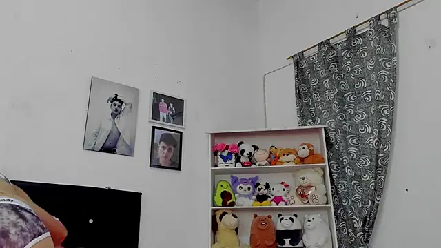 Snapshot of megan_100 chatting on 11/18/25, 05:39 megan 100 online show from 11/18/25, 05:39