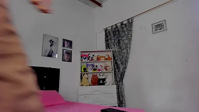 Snapshot of megan_100 chatting on 11/21/25, 05:44 megan 100 online show from 11/21/25, 05:44