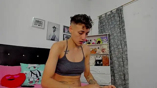 Snapshot of megan_100 chatting on 12/21/25, 06:59 megan 100 online show from 12/21/25, 06:59