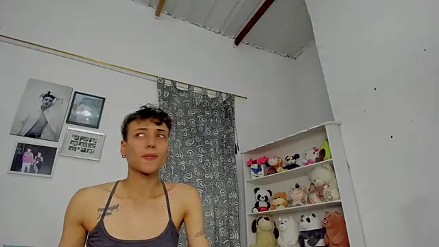 Snapshot of megan_100 chatting on 02/26/26, 05:45 megan 100 online show from 02/26/26, 05:45