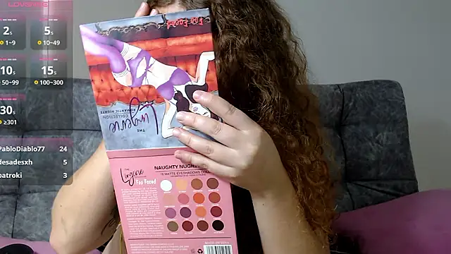 Snapshot of Mia_fooxx_ chatting on 12/04/24, 03:32 Mia fooxx online show from 12/04/24, 03:32