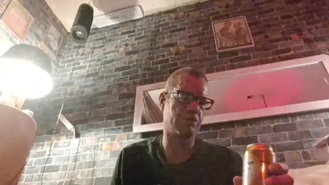 Snapshot of Maikel1981-NL chatting on 05/31/26, 02:31 Maikel1981-NL online show from 05/31/26, 02:31