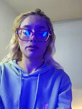 Snapshot of 911Calling chatting on 12/18/24, 10:24 911Calling online show from 12/18/24, 10:24