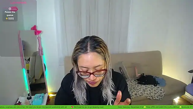 Snapshot of 911Calling chatting on 01/24/25, 03:13 911Calling online show from 01/24/25, 03:13