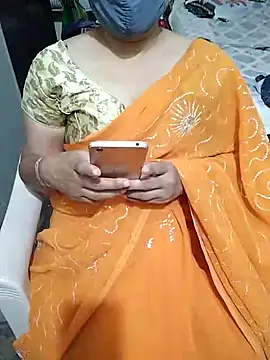 Snapshot of aliseanu chatting on 02/15/25, 01:31 aliseanu online show from 02/15/25, 01:31