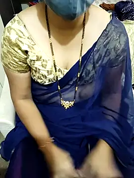 Snapshot of aliseanu chatting on 03/01/25, 10:45 aliseanu online show from 03/01/25, 10:45