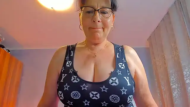 Snapshot of sweetangell69_ chatting on 06/18/26, 03:07 sweetangell69 online show from 06/18/26, 03:07