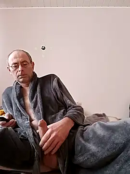 Snapshot of BesterJunge45 chatting on 01/11/25, 11:45 BesterJunge45 online show from 01/11/25, 11:45