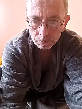 Snapshot of BesterJunge45 chatting on 02/18/25, 12:17 BesterJunge45 online show from 02/18/25, 12:17
