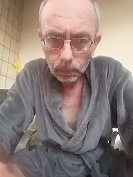 Snapshot of BesterJunge45 chatting on 07/15/26, 03:23 BesterJunge45 online show from 07/15/26, 03:23