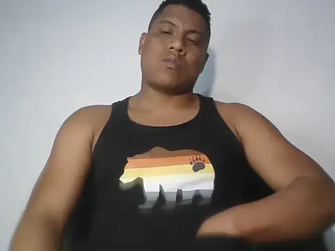 Snapshot of latinblack01 chatting on 10/25/25, 06:32 latinblack01 online show from 10/25/25, 06:32