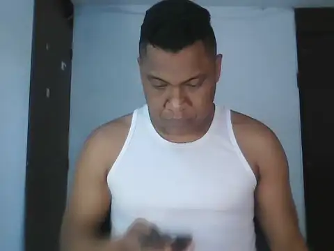 latinblack01 online show from 11/12/25, 02:50