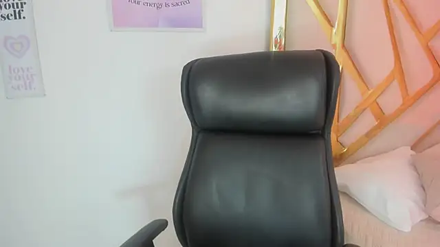 LanaJones  online show from 06/04/26, 01:28