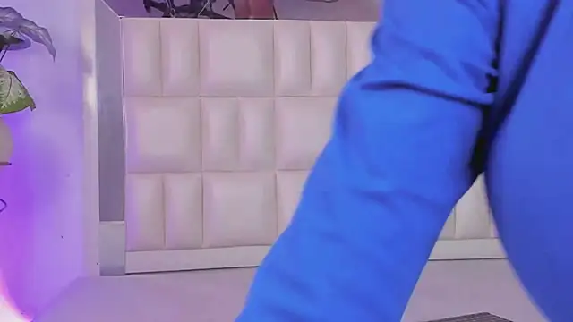 Alhana pulido online show from 01/22/25, 09:32