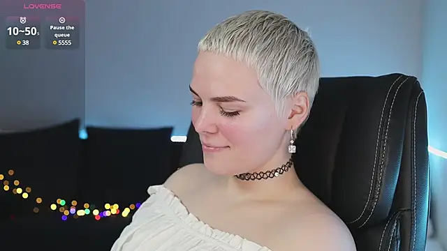 LikaBerry1 online show from 02/06/25, 12:16