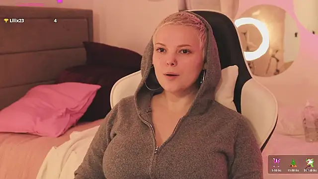 Snapshot of LikaBerry1 chatting on 01/17/26, 12:32 LikaBerry1 online show from 01/17/26, 12:32