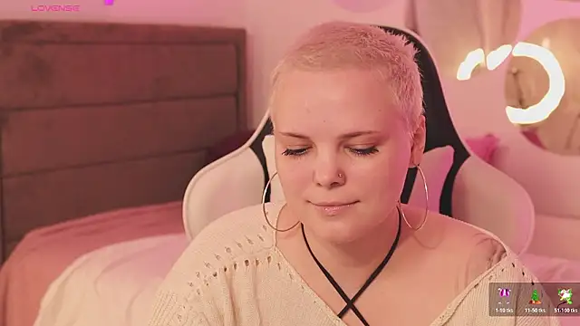 Snapshot of LikaBerry1 chatting on 02/24/26, 02:26 LikaBerry1 online show from 02/24/26, 02:26