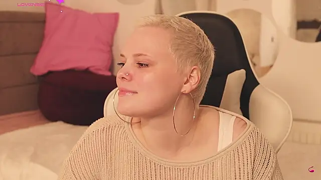 Snapshot of LikaBerry1 chatting on 03/01/26, 01:35 LikaBerry1 online show from 03/01/26, 01:35