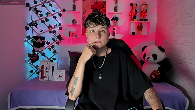 ZuryRamirez  online show from 11/06/25, 10:32