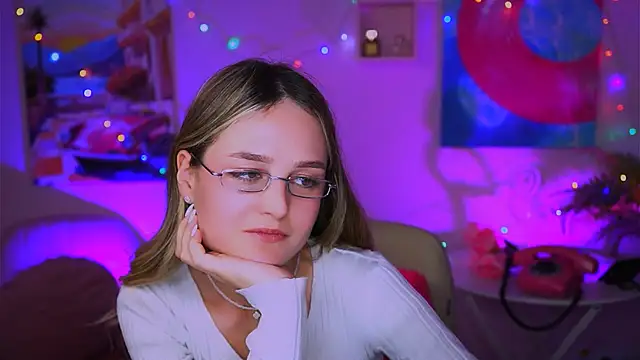 Snapshot of DeboraLarson chatting on 12/25/24, 10:17 DeboraLarson online show from 12/25/24, 10:17