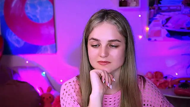 Snapshot of DeboraLarson chatting on 03/06/25, 01:48 DeboraLarson online show from 03/06/25, 01:48