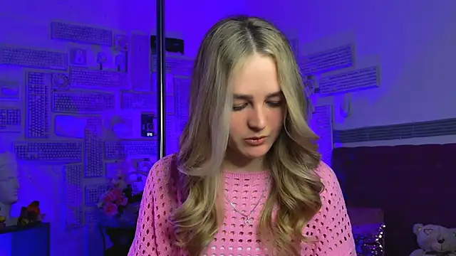 Snapshot of DeboraLarson chatting on 03/13/25, 04:12 DeboraLarson online show from 03/13/25, 04:12