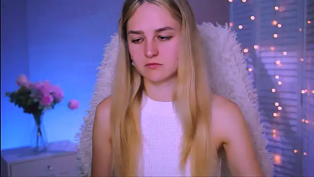 Snapshot of DeboraLarson chatting on 10/03/25, 07:05 DeboraLarson online show from 10/03/25, 07:05