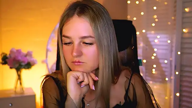 Snapshot of DeboraLarson chatting on 11/12/25, 03:40 DeboraLarson online show from 11/12/25, 03:40