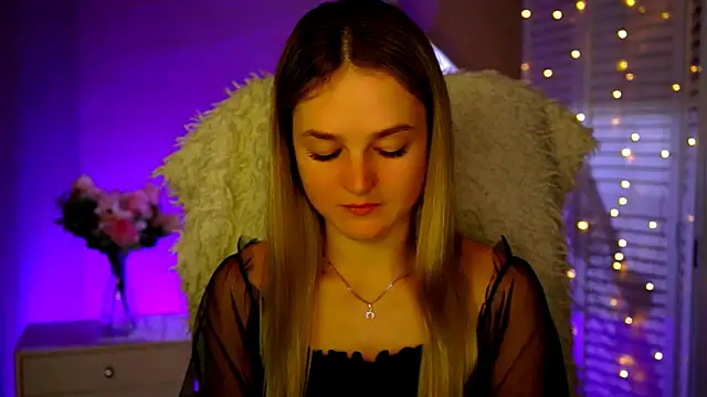 Snapshot of DeboraLarson chatting on 11/28/25, 04:15 DeboraLarson online show from 11/28/25, 04:15