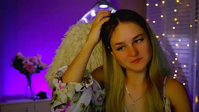 Snapshot of DeboraLarson chatting on 12/02/25, 03:56 DeboraLarson online show from 12/02/25, 03:56