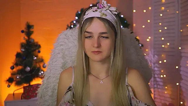 Snapshot of DeboraLarson chatting on 12/19/25, 03:35 DeboraLarson online show from 12/19/25, 03:35