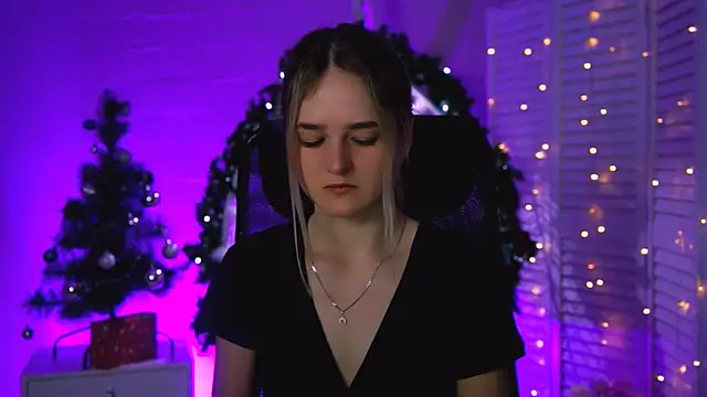 Snapshot of DeboraLarson chatting on 12/23/25, 03:15 DeboraLarson online show from 12/23/25, 03:15