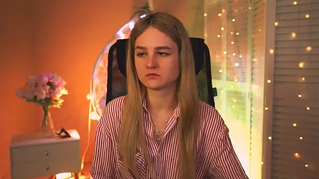 Snapshot of DeboraLarson chatting on 03/05/26, 03:24 DeboraLarson online show from 03/05/26, 03:24