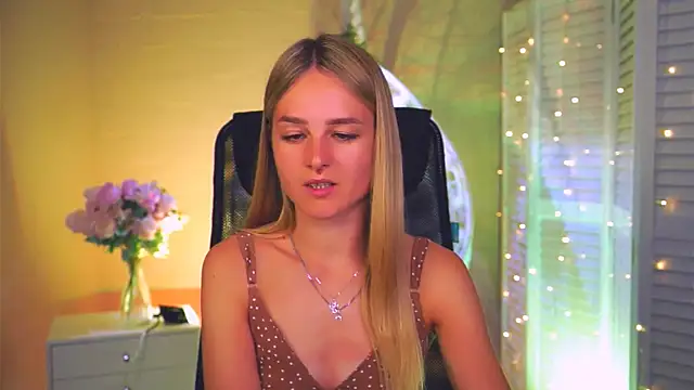 Snapshot of DeboraLarson chatting on 03/26/26, 03:34 DeboraLarson online show from 03/26/26, 03:34