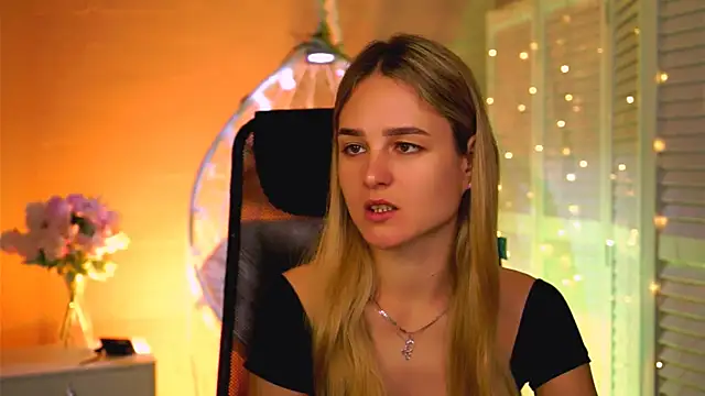 DeboraLarson online show from 04/25/26, 03:09