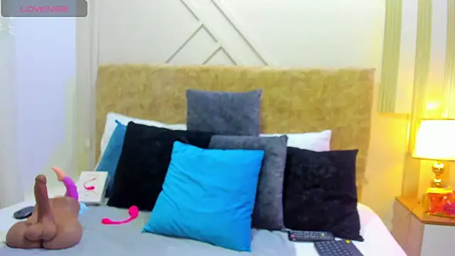 ashley  foxx  online show from 11/19/25, 01:55