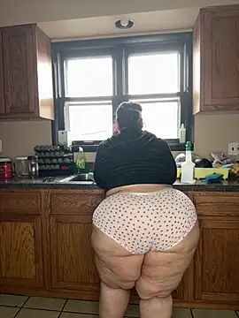 Snapshot of tillymarie34 chatting on 11/24/25, 05:56 tillymarie34 online show from 11/24/25, 05:56